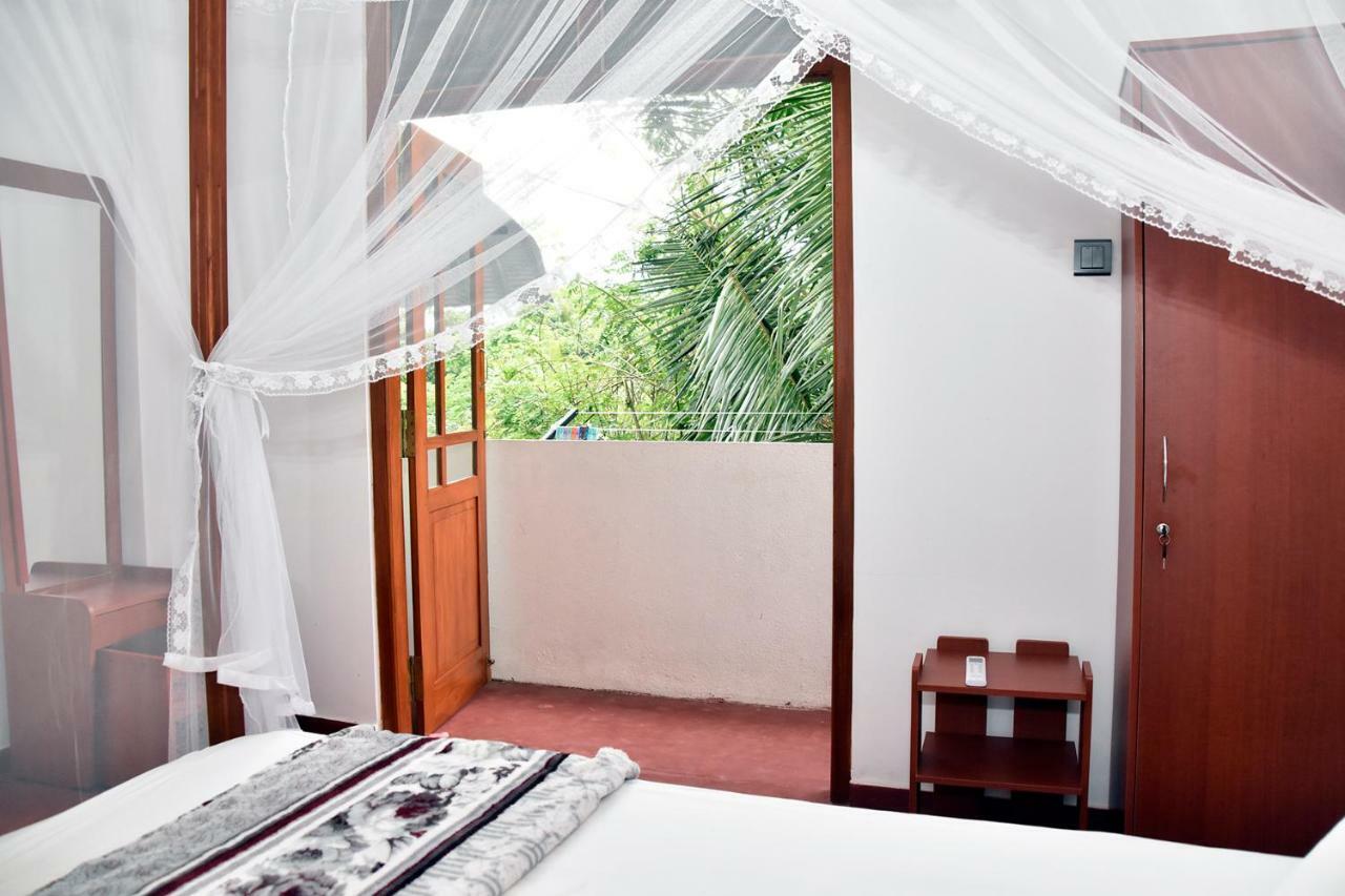 Top Mount Villa Hikkaduwa Bagian luar foto